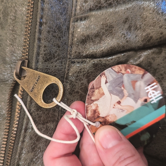 🎁 Matt & Nat Green Vegan Leather with Zipper Trim Clutch - Picture 8 of 10